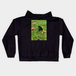 Butterfly on zinnia flower Kids Hoodie